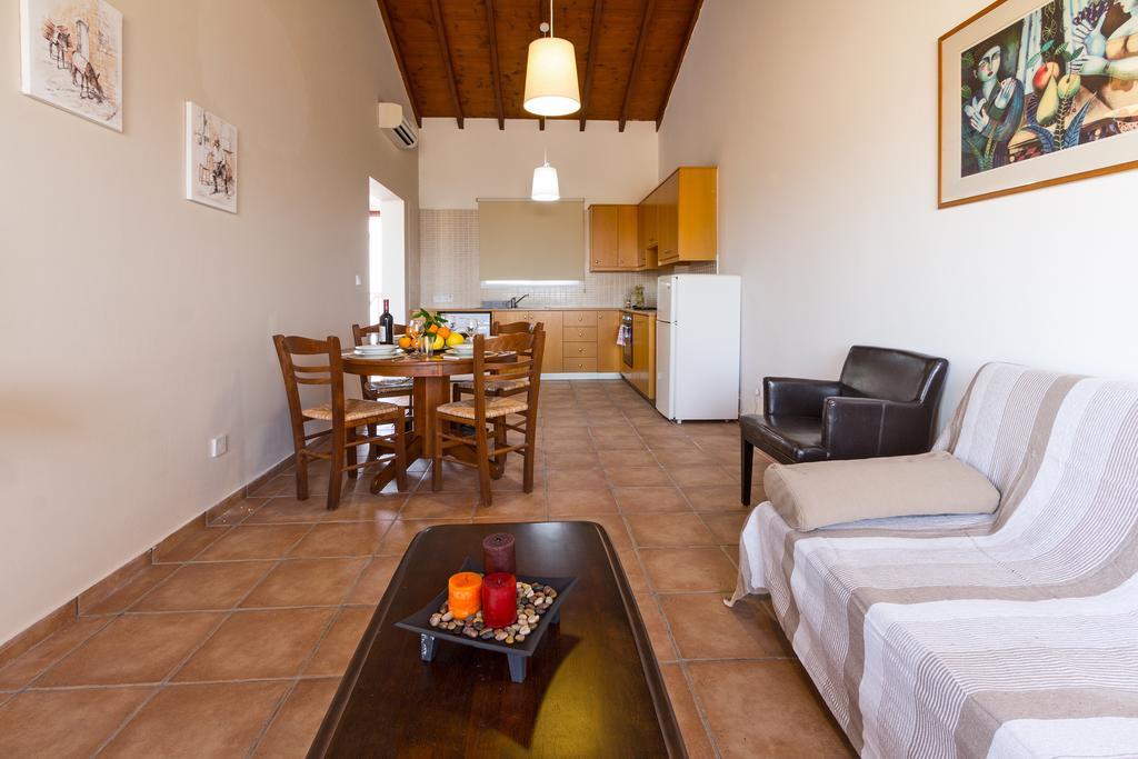 G&E Beach Apartments Polis Esterno foto