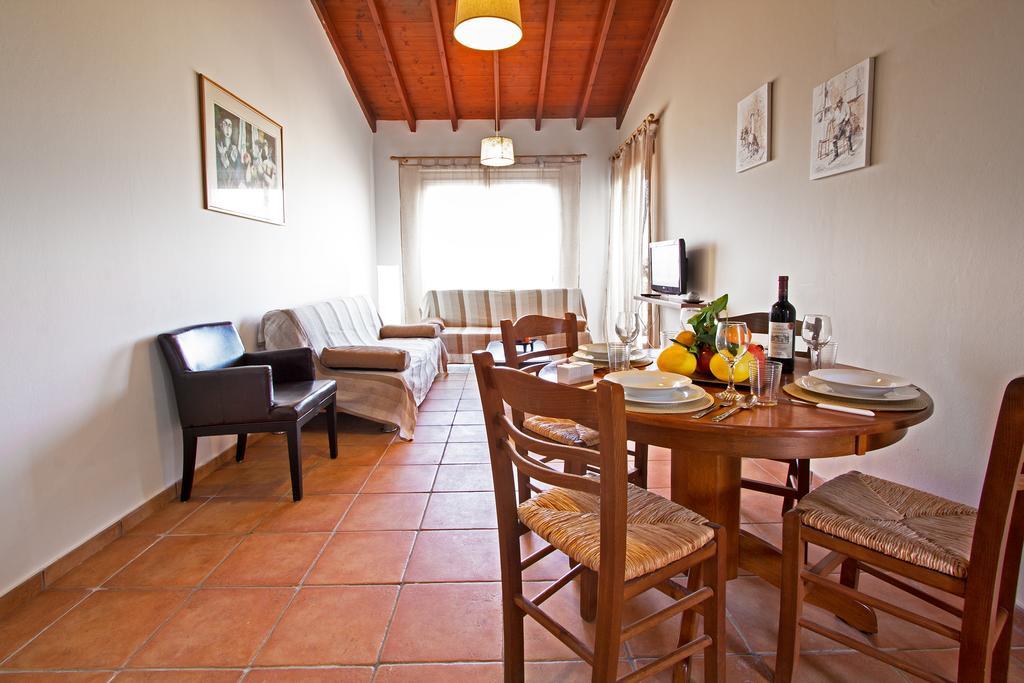 G&E Beach Apartments Polis Esterno foto